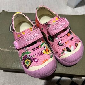 NIB Keen Coronado Print - flowers. Toddler Size 4